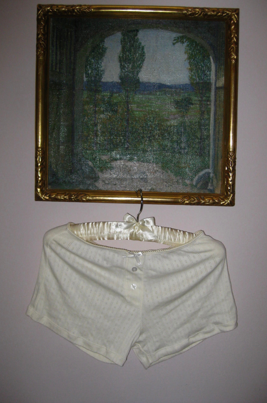 Scarlett Shorts - Vintage White